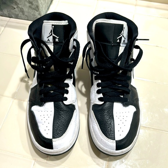 Air Jordans womens sz 9. Worn once inside the house. Didnt mean to order. - Picture 1 of 5